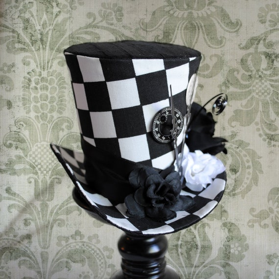 Alice in Wonderland Mini Top 