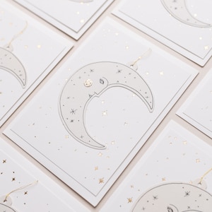 Luxe kaart / handafgewerkte decoratie met verijdelde ansichtkaart + envelop / maan en sterren