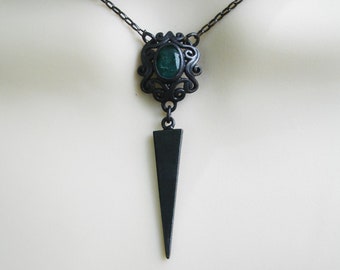 Emerald necklace in oxidized silver. spike pendant