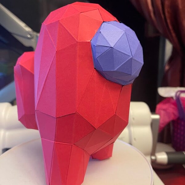 Low poly Parmi nous Pepakura PDF papier craft 3D Modèle origami sculpture décor