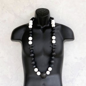 Zwart-witte ketting, heren houten kralen ketting, lange houten ketting, wit zwarte houten kralen ketting, Unisex kralen ketting - GEWELDIG