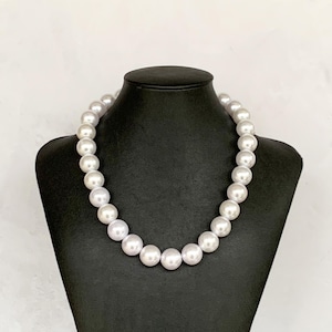 Faux Pearl Necklace, Chunky Pearl Necklace, White Pearl Necklace 18 inches, Large Pearl Necklace Faux, Big White Pearl Necklace for Women
