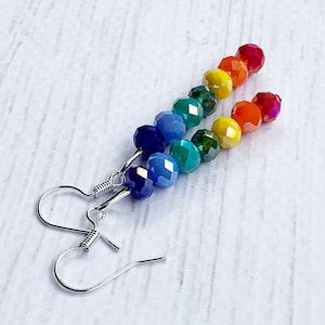 Pendientes de arco iris, pendientes colgantes de arco iris, pendientes de cuentas de arco iris, pendientes de orgullo gay, pendientes largos coloridos, pendientes de arco iris Ombre - DIVERSIÓN