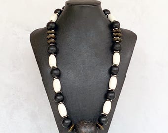 Collana Uomo In Perline Di Legno E Ceramica | Stile Bohémien Marrone, Bianco E Nero | Lunghezza Regolabile 40+7 Cm