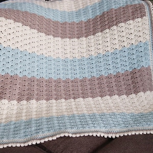 Patrón de manta de bebé a crochet con punto de concha: Manta afgana de rayas (patrón PDF)