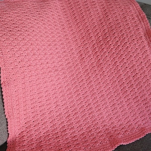 Patrón de manta de bebé con punto de concha a crochet (Descargar PDF)