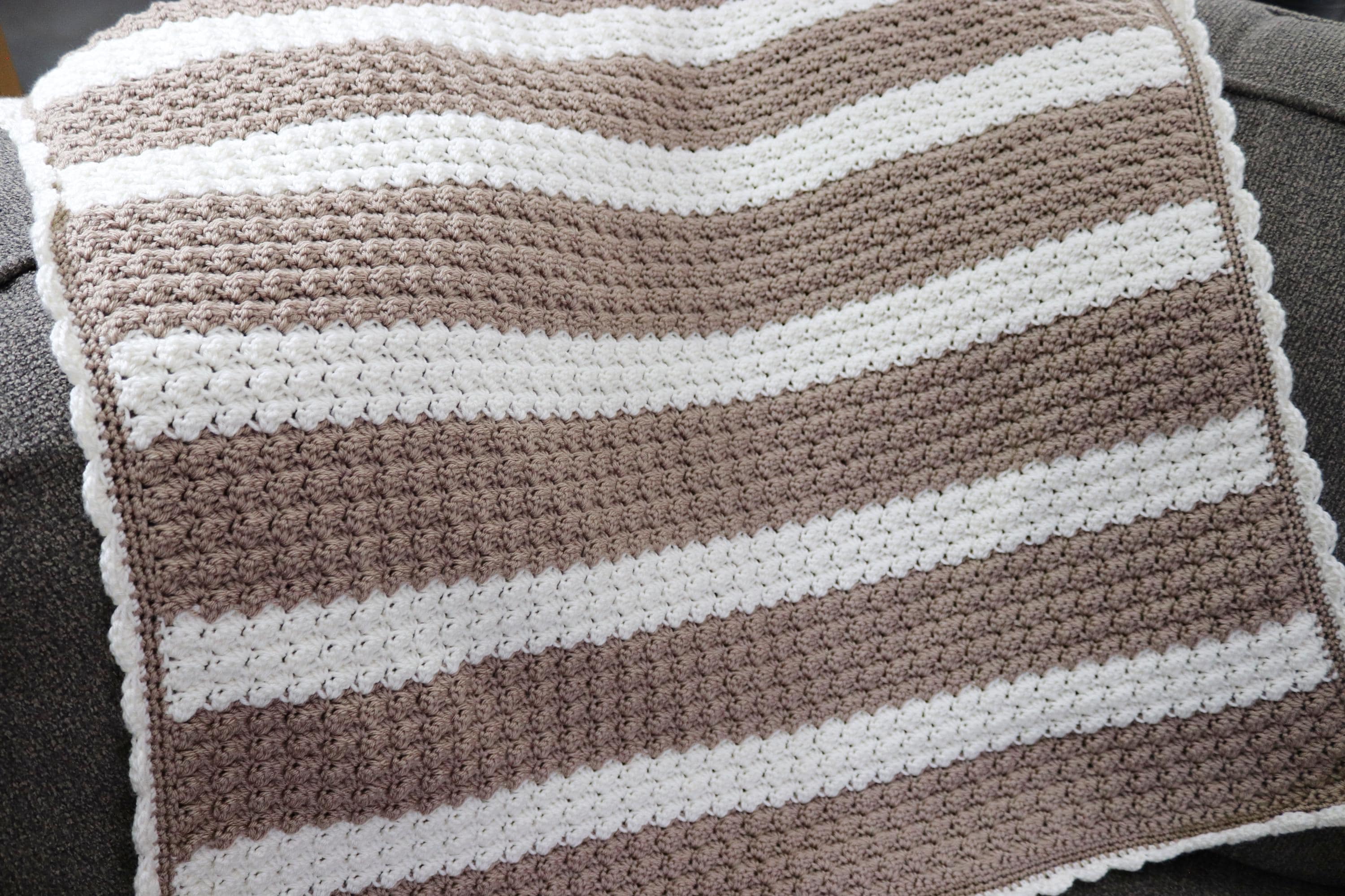 Crochet Baby Blanket Pattern: Striped Shell Border