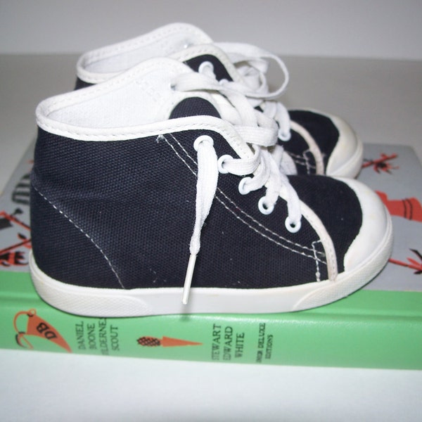 Size 5 Vintage Toddler Boy High Top Canvas Shoes / Navy Tennis Shoes / Vintage Baby Sneakers