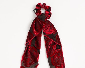 Velvet Convertible Scrunchie Tie - Ramblin' Rose