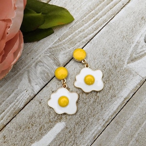 Fried Egg Earrings, Egg Earrings, Miniature Egg Earrings, Mini Food Earrings, Kawaii Fried Egg Earrings, Miniature Food, Kitschy Earrings