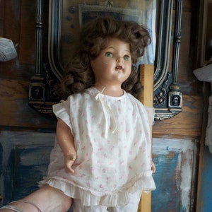 Vintage Composition Girl Doll Unmarked 22 Wigged Doll Vintage 30's 40's Doll Cloth Body Doll Original Wig image 1