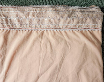 ENSEMBLE de draps simples... coupe ajustée et intégrale... 2 pièces... vintage... couleur pêche avec en-tête de dentelle