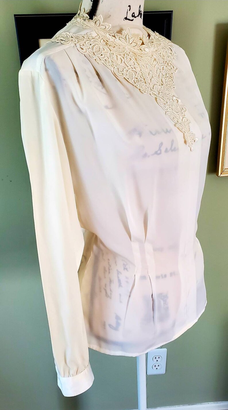 Very pretty Victorian...crocheted accents feminine blouse...Impressions..