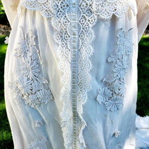 Magnifique robe de mariée des années 1970... 3 pièces... comprend un voile et une pince sur la traîne... appliqués en dentelle image 7