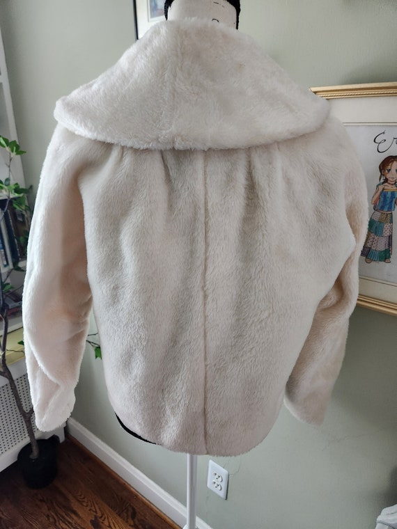 White Fluffy jacket...vintage...good condition...… - image 2