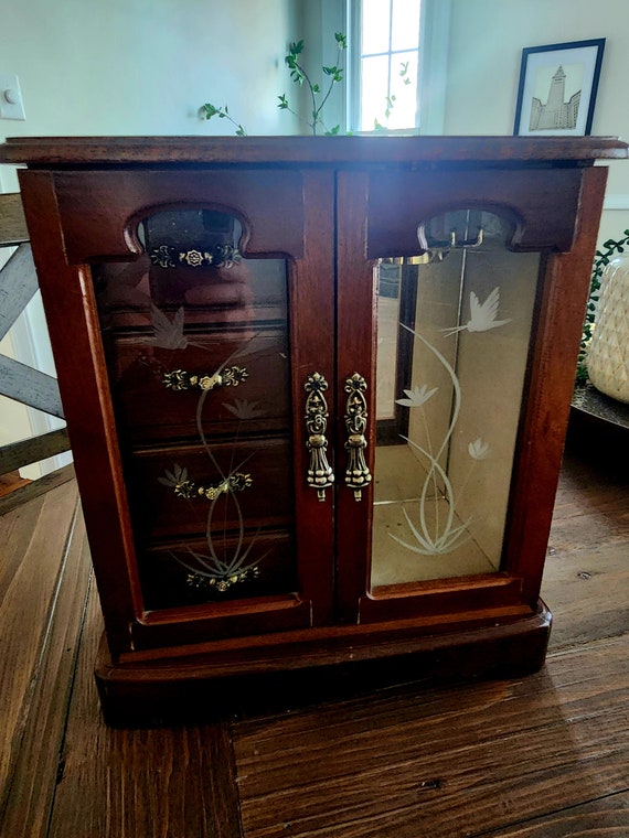 Vintage upright jewelry box.....dark wood...hummi… - image 2