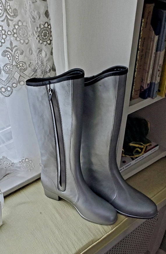Silver vinyl boots...vintage...waterproof...side z