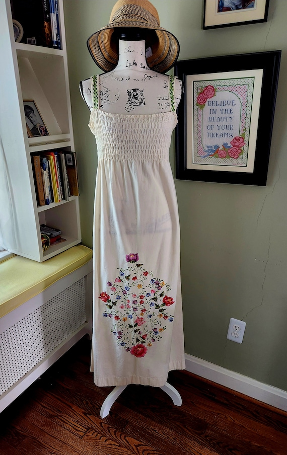 Vestido de verano longitud flores bordadas