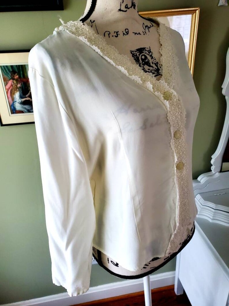 Ivory colored lace trimmed top....front buttons...long sleeves....vintage