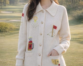 Vintage Leroy Golf Cardigan - Bestickter Strick, Cremefarbene Knopfleiste vorne, Retro-Stil