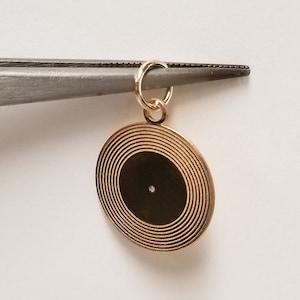 3/4&quot; Estate Vintage 14k Yellow Gold Vinyl Album Record Rock n Roll Elvis Kiss Pendant Charm Detailed G345