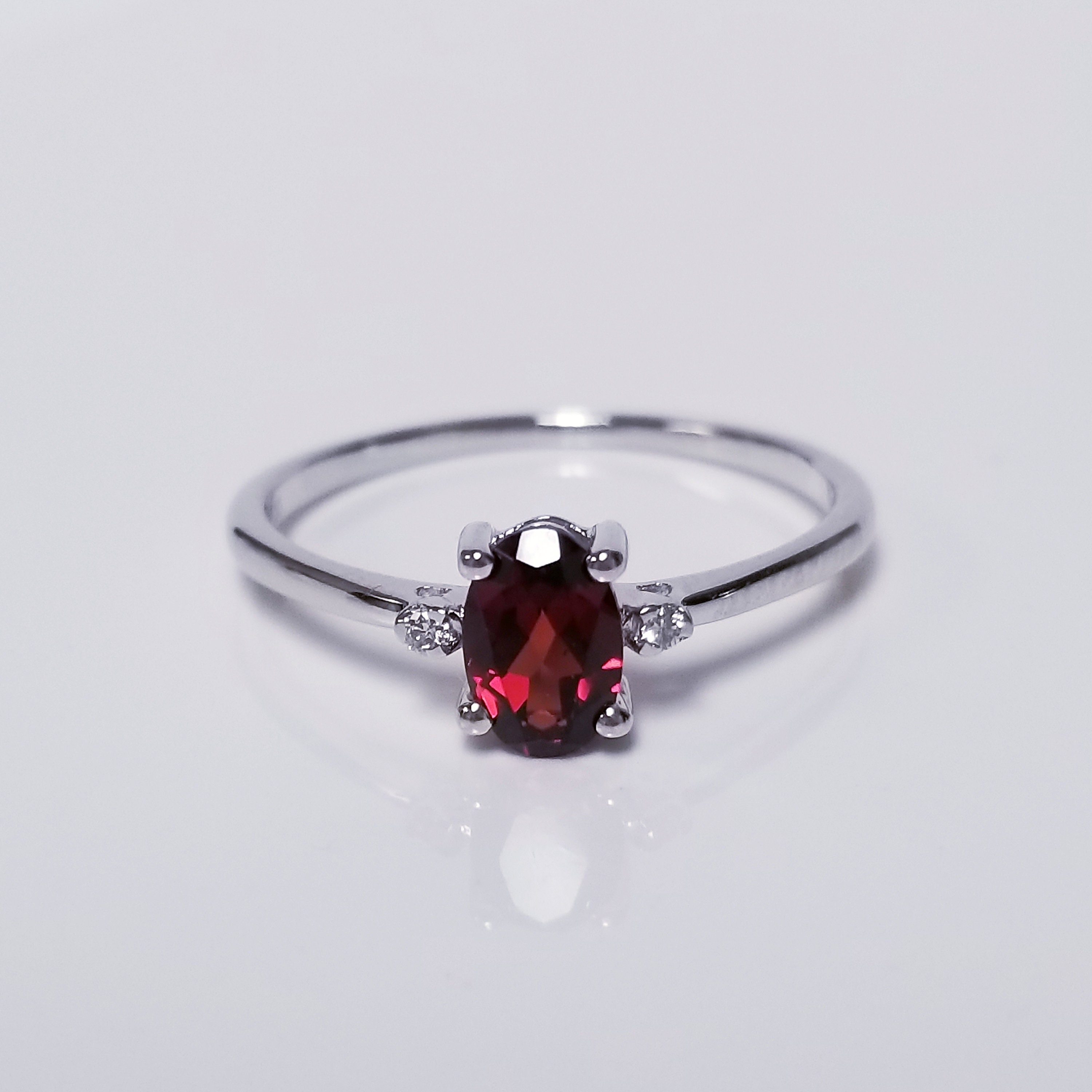 Sale Size 6 Estate 10k White Gold Red Oval .50ct Garnet .01ct