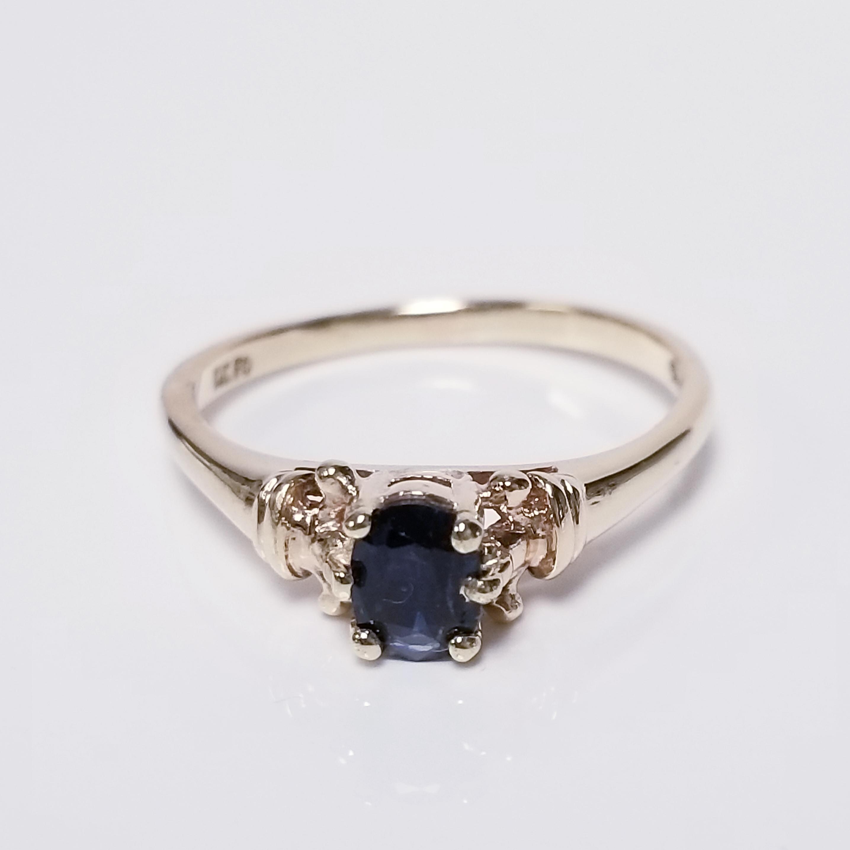 2.42 Grams Size 7.5 Estate 10k Yellow Gold Dark Blue .25ct Natural Oval Sapphire Promise Birthstone Ring DJ214