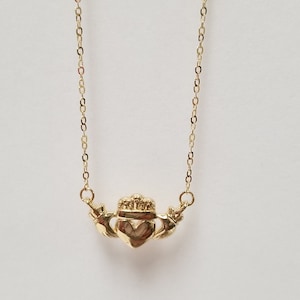 Length 17"  Estate 14k Yellow Gold Chain Pendant Claddagh Irish Heart Hands Crown Eternity Ireland 16" 18" G174