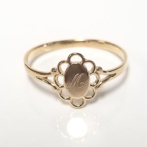 M maat 4,5 landgoed 14k geelgouden monogram cursief initiaal M hoofdletter midi Victoriaanse antieke stijl ring G68