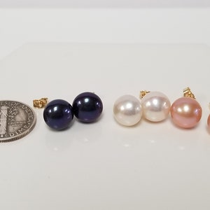 Brincos CHOICE 8,5 mm Estate NOVOS em ouro amarelo 14k com pérolas naturais rosa, pretas e brancas de 7 mm, 8 mm e 9 mm GE19
