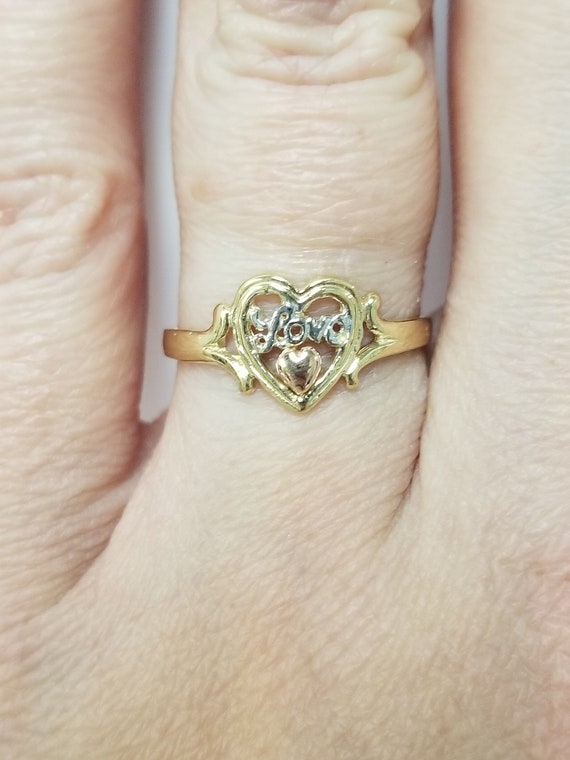 Ring with 2 hands a heart and a deals crown