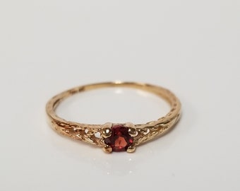 Size 3 Estate 14k Yellow Gold Round .10ct Garnet Ring Band Birthstone Baby Midi Pinky Daughter Girl G84