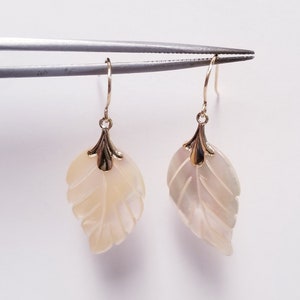Sale 1.25" Estate 14k Yellow Gold Natural Pink Pearl White Mother of Pearl Earrings Studs Leaf Fall Dangle G153-03