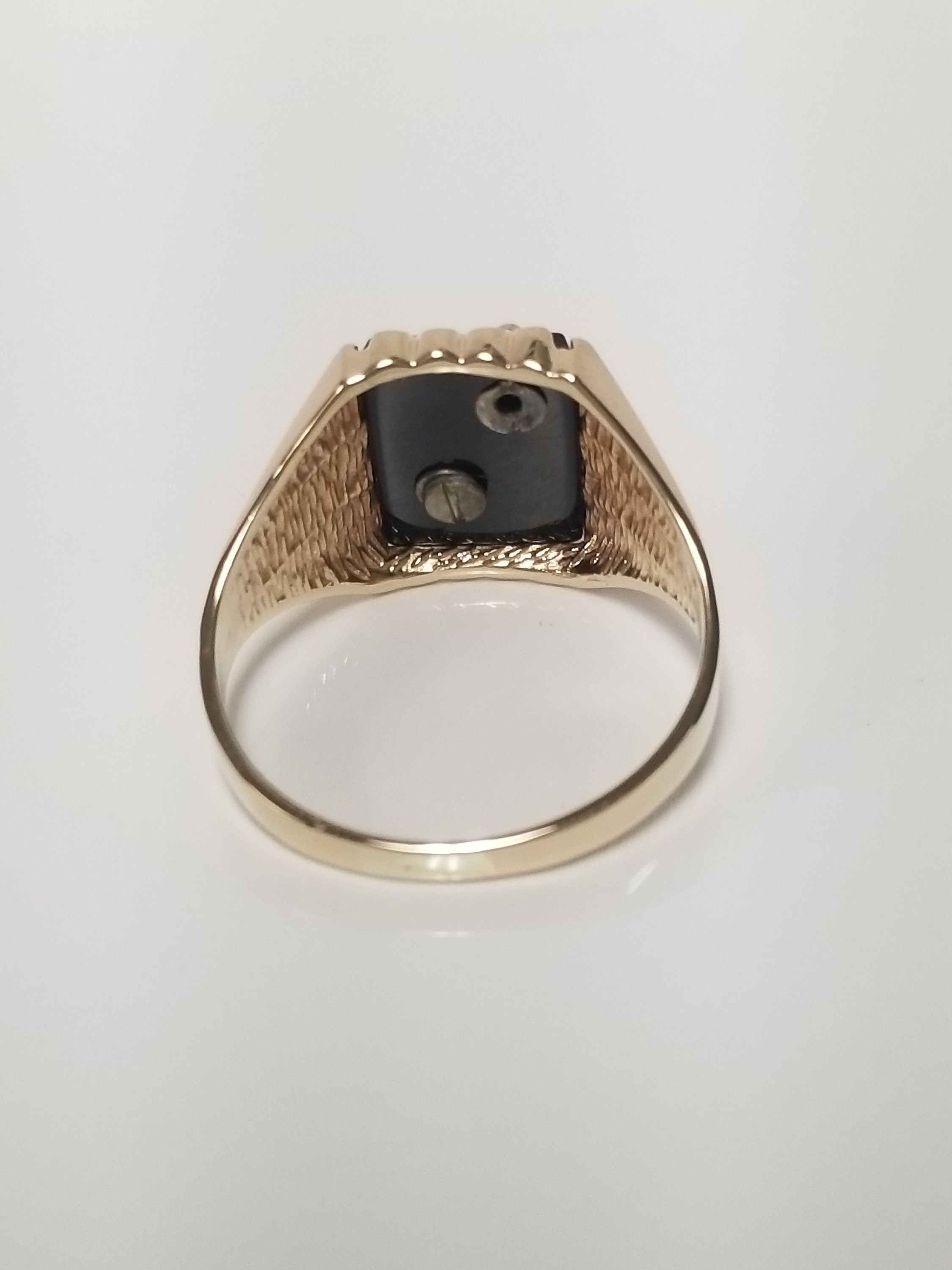 5.87 Grams Size 12 Estate 10k Yellow Gold T Monogram Black 5.87 Grams Size 12 Estate 10k Yellow Gold T Monogram Black
