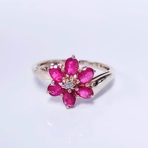 1,97 Gramm, Größe 7, Vintage-Ring aus 10-karätigem Gelbgold, Naturrubin (0,50 ct), Diamant (0,01 ct), Stern, kleiner Finger, Geburtstagsgeschenk, GS2333-06