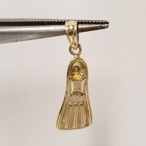 7/8&quot; Estate 10k Yellow Gold Scuba Diver Swimmer Flipper Pendant Charm Ocean Beach Resort G638