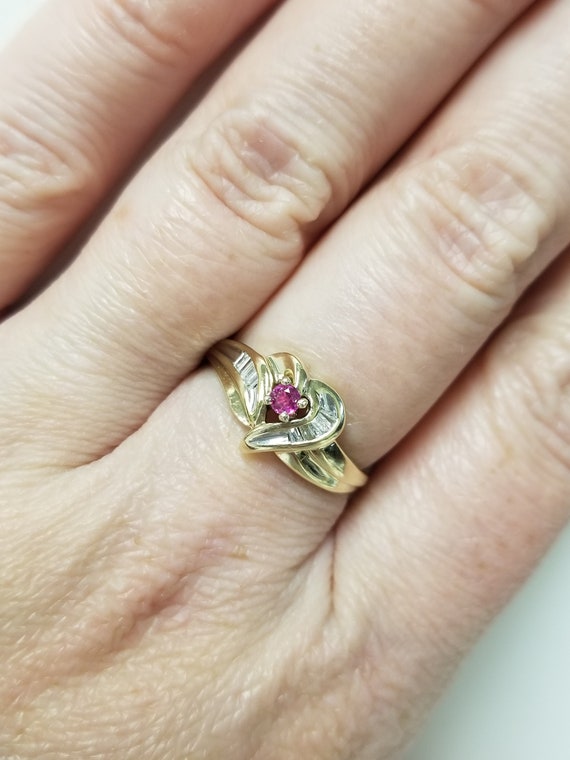 Sale Size 7 Estate 10k Yellow Gold .03ct Ruby Hear