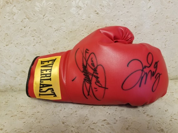 Floyd Mayweather Autographed Mini Boxing Gloves & Keyring GOLD LIMITED EDITION 