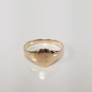 Anillo con monograma ovalado de R mayúscula, talla R, en oro amarillo de 14 k, inicial de bebé, meñique, niña, niña, G86