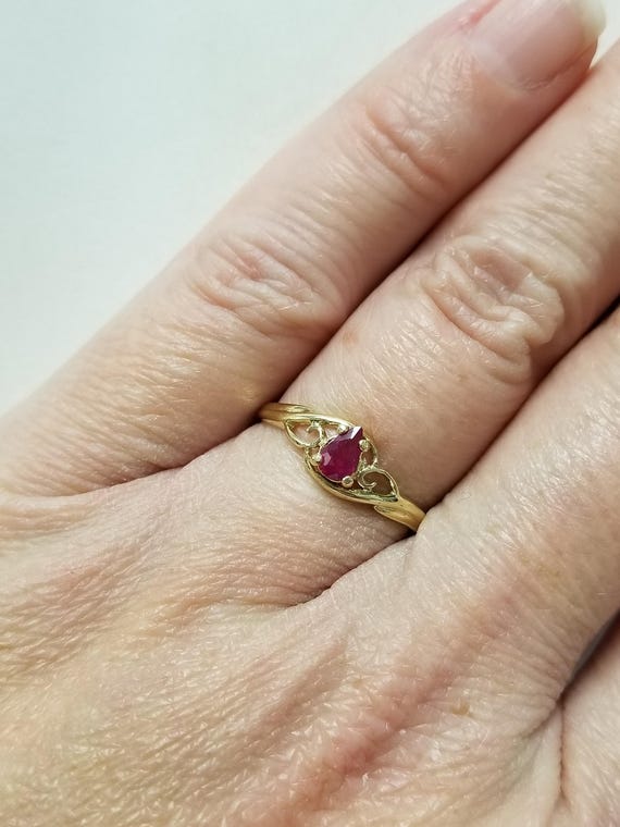 【Ruby】10点 9K Yellow Gold African Ruby Solitaire Ring 10.00 Ct