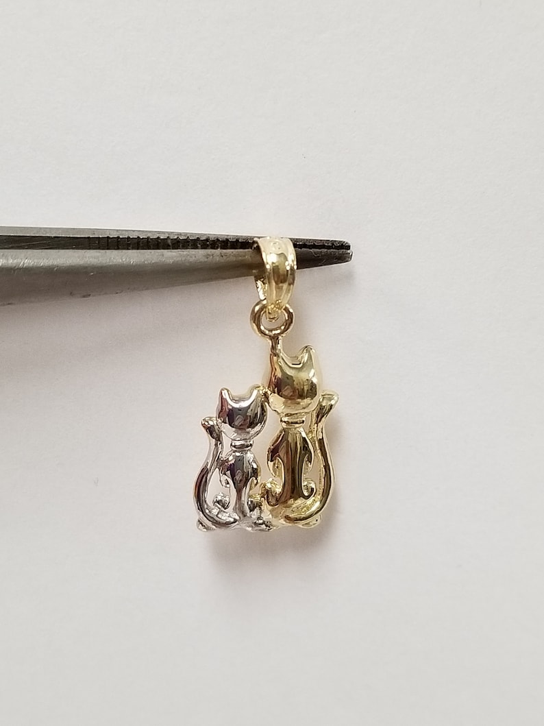 34 Estate 10k Yellow White Gold Cat Sitting Tree Cats Kitten Pendant Charm G135