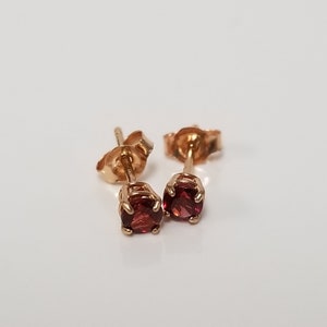 3mm or 4mm Estate New 14k Yellow Gold Natural .20ct Garnet Round Cut Earrings Studs G269