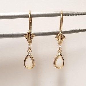 Sale 3/4&quot; Estate 14k Yellow Gold Natural Oval .50ct Pear Tear Drop Opal Dangle Lever Back Earrings G624
