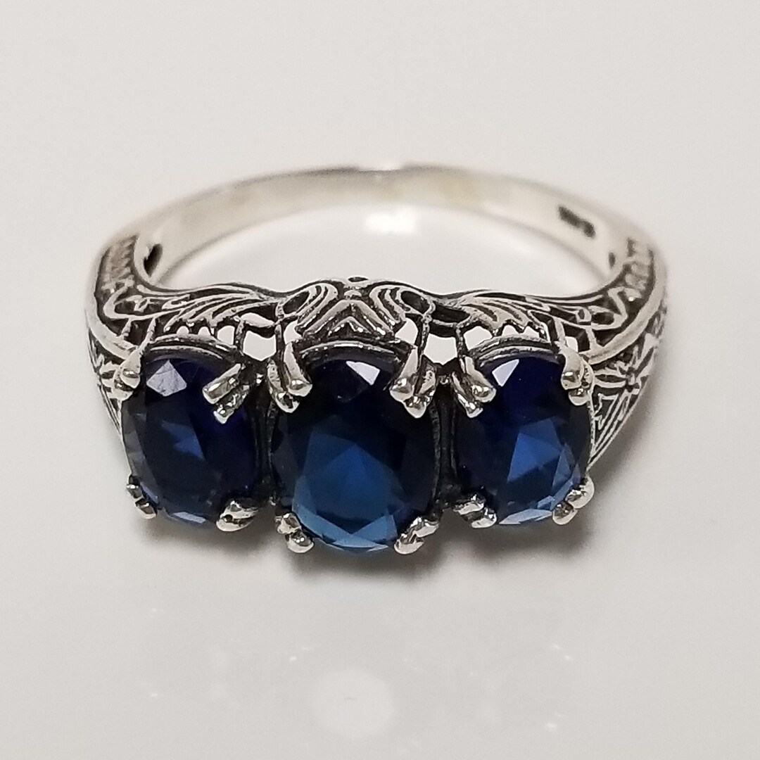 Orecchini Pendenti Theia In Argento 925 Con Zaffiro Blu 0,5 Carati E Diamanti - Gioiello Ispirato Alla Dea Greca