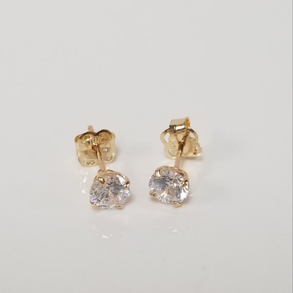 9ct yellow .10ct diamond studs 9ct yellow .10ct diamond studs