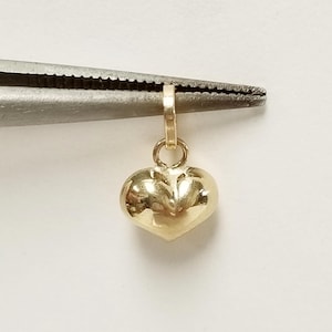 0.26 Grams 3/8&quot; Estate 14k Yellow Gold Puffed Heart Pendant Charm Pendant G731