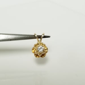 SI2 G Sale 1/2&quot; Estate 14k Yellow Gold Diamond .05ct tw Round Cut Buttercup Pendant GC18