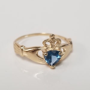 Size 7.25 Estate 14k Yellow Gold Claddagh Blue .25ct Aquamarine or Blue Spinel Irish Heart Hands Crown Eternity Ring G38