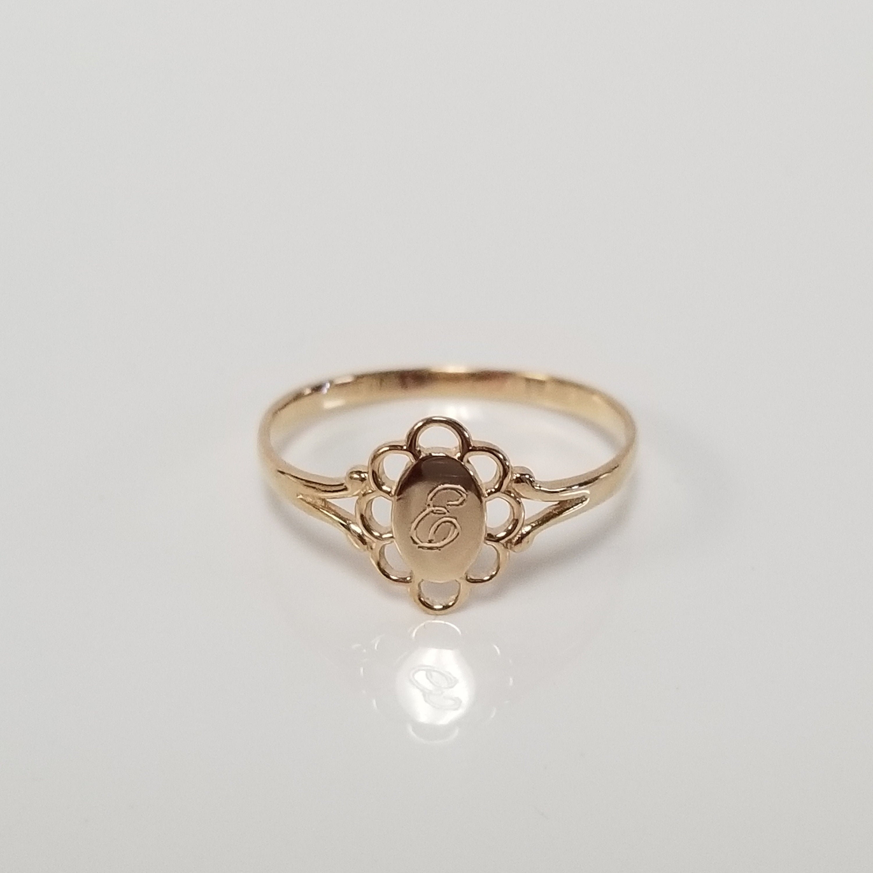 人気ブランド【E and E Project】14K Old English initialリング Old English Name Ring – E&E PROJECT
