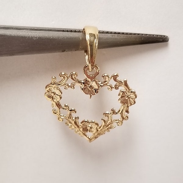 Estate Vintage 14k Yellow Gold Flower Victorian Heart Flower Pendant Rose Detailed G434